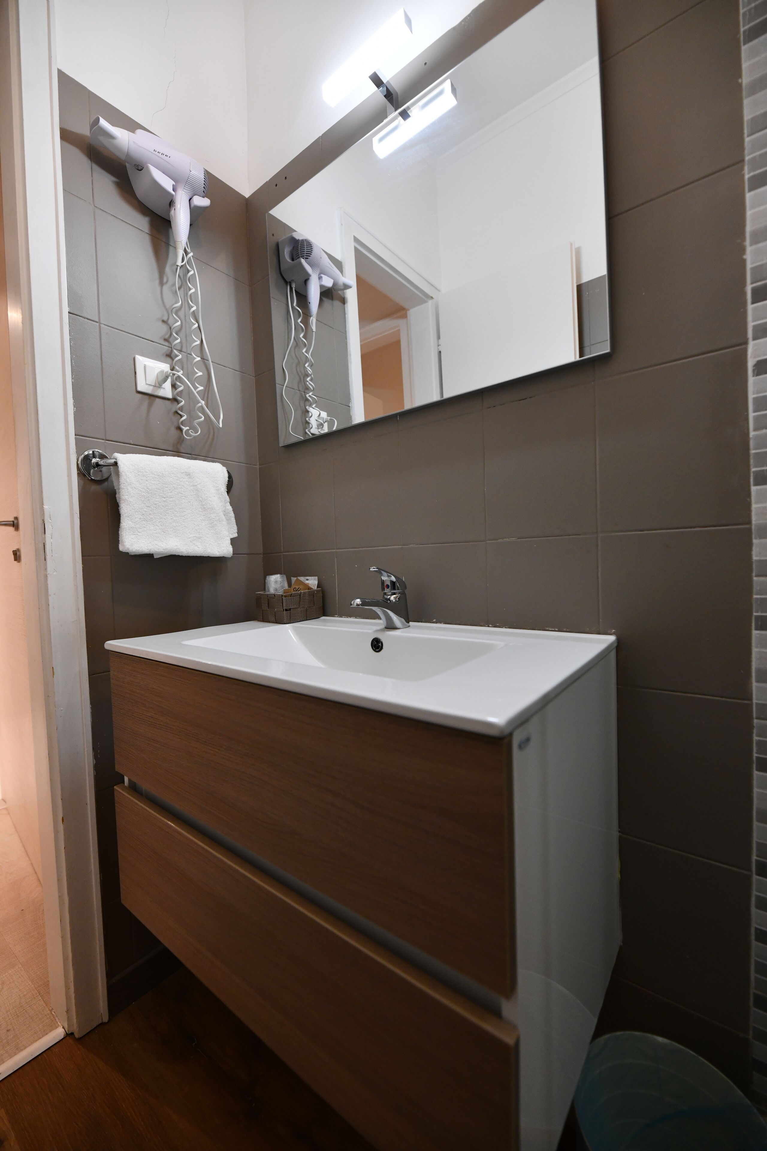 business room | bathroom | rainfall showerhead, free toiletries, hair dryer, towels