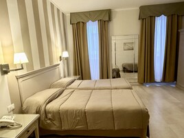 Tripla Comfort, 3 camere da letto | Biancheria da letto di alta qualità, copriletto in piuma, minibar