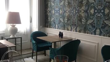 Café da manhã com buffet todos os dias (EUR 9 por pessoa)