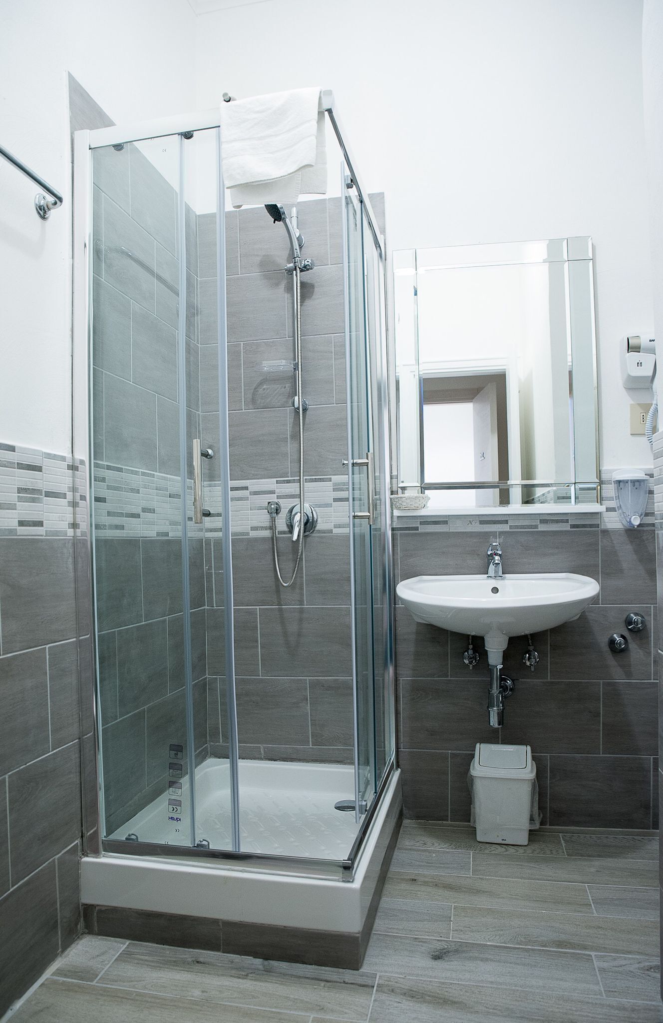 business room | bathroom | rainfall showerhead, free toiletries, hair dryer, towels