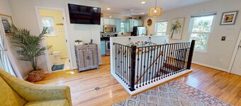 Flip Flop Causual~ vibrant 2 bedroom in the heart of Folly