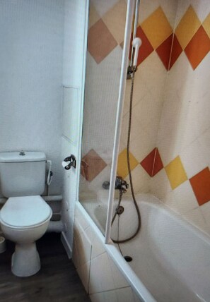 Combined shower/tub, hair dryer, towels, toilet paper - Whole apartment, 4 persons, 2 rooms, 3 beds, sea view and free parking (Cannes)