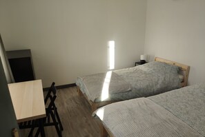 2 bedrooms, desk, iron/ironing board, free WiFi