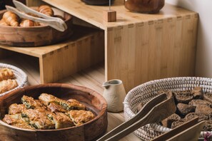 Petit déjeuner complet compris tous les jours