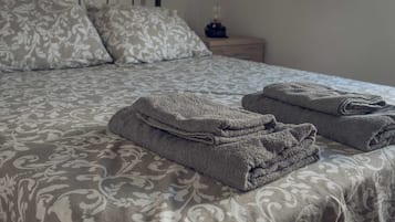 1 chambre, fer et planche Ă repasser, Wi-Fi, draps fournis