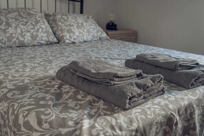 1 chambre, fer et planche à repasser, Wi-Fi, draps fournis