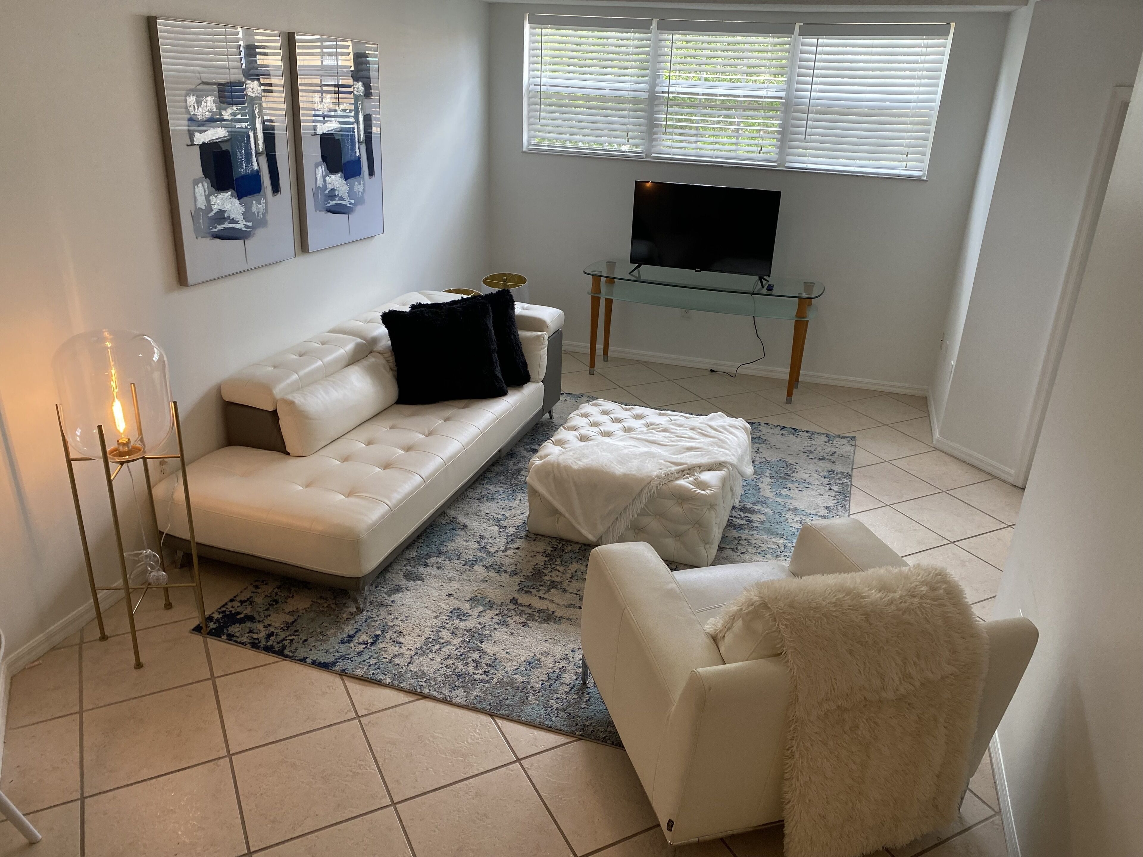 Modern 2 bedroom close to beach