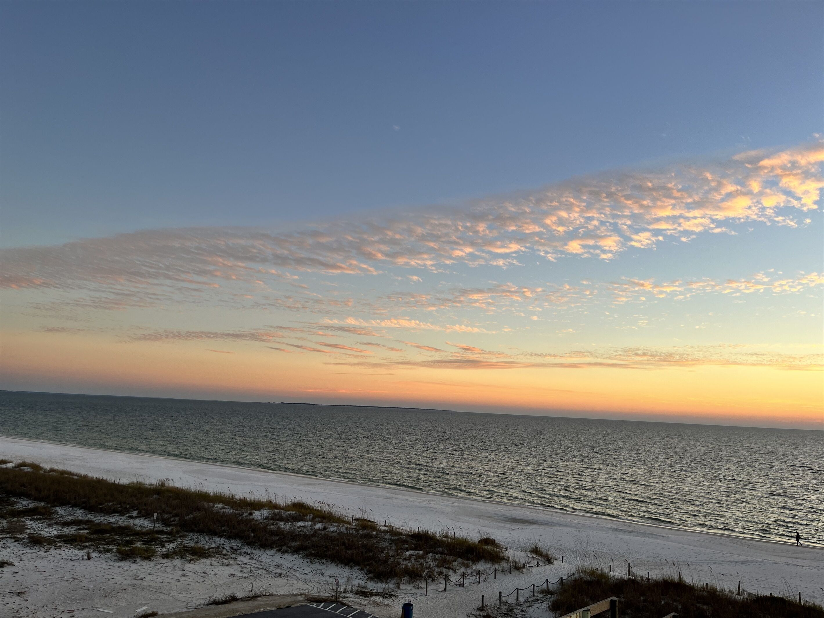 Enjoy Your Beach RendezVue at the Vue! Family-Sized Luxury 3/2 ON THE BEACH!