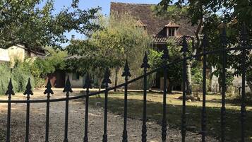 Enceinte de lâhĂ©bergement