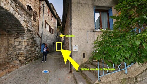 Un écrin de beauté et de nature, Vogüé Meublé 2 étoiles.