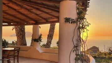 Deluxe Triple Room | Terrace/patio