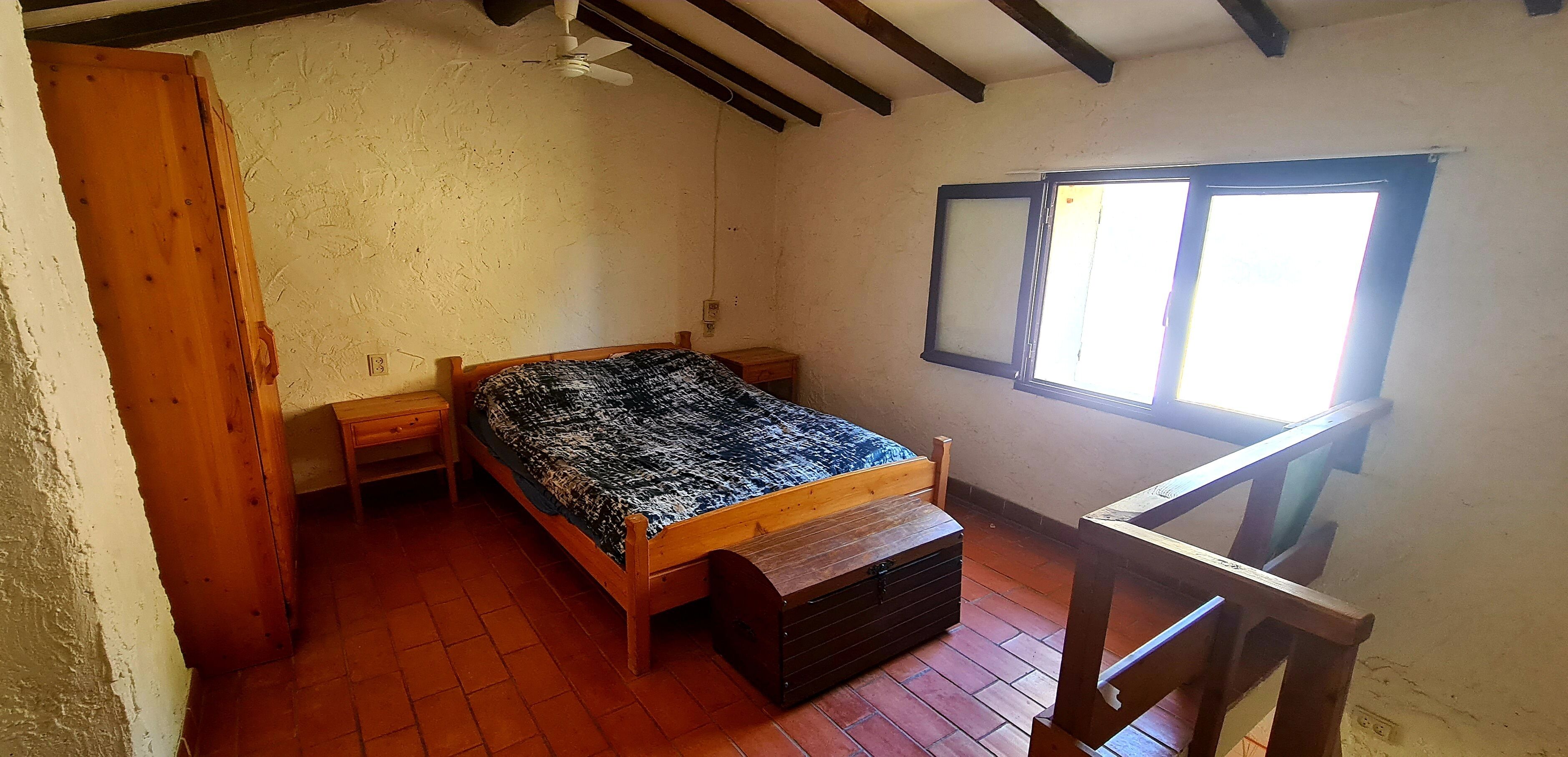 2 slaapkamers, een strijkplank/strijkijzer, reisbedje, gratis wifi