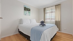 2 habitaciones, tabla de planchar con plancha y wifi gratis