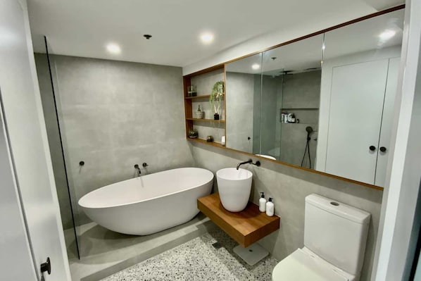 Appartement, plusieurs lits | Salle de bain