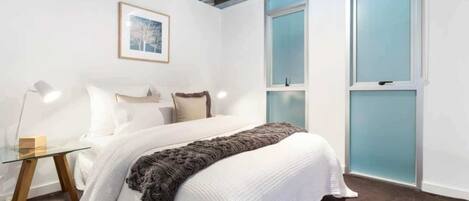 2 bedrooms, laptop workspace, iron/ironing board, bed sheets