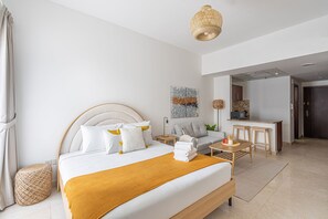 Deluxe-Studio | Wohnbereich | 32-Zoll-Smart-TV mit Kabelempfang, Fernseher