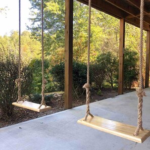 Property grounds - Private Mountain Cabin to Gather, Relax & Unwind near Pigeon Forge,TN (Sevierville)