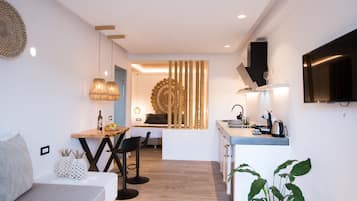 Luxury Studio | 1 bilik tidur, peti besi dalam bilik, ruang kerja komputer riba