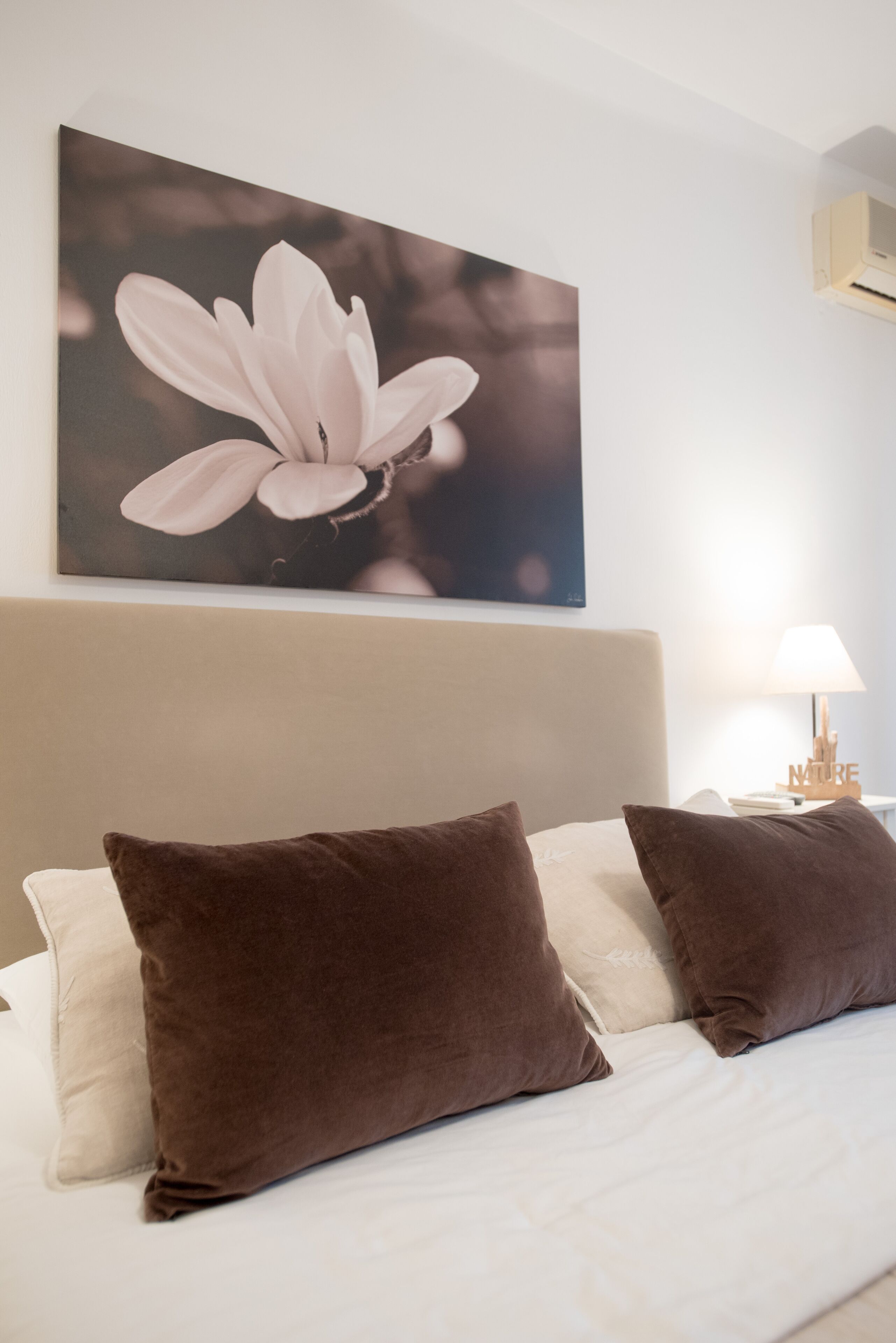 Apartamento luxo | Cofres nos quartos, espaço de trabalho para notebook