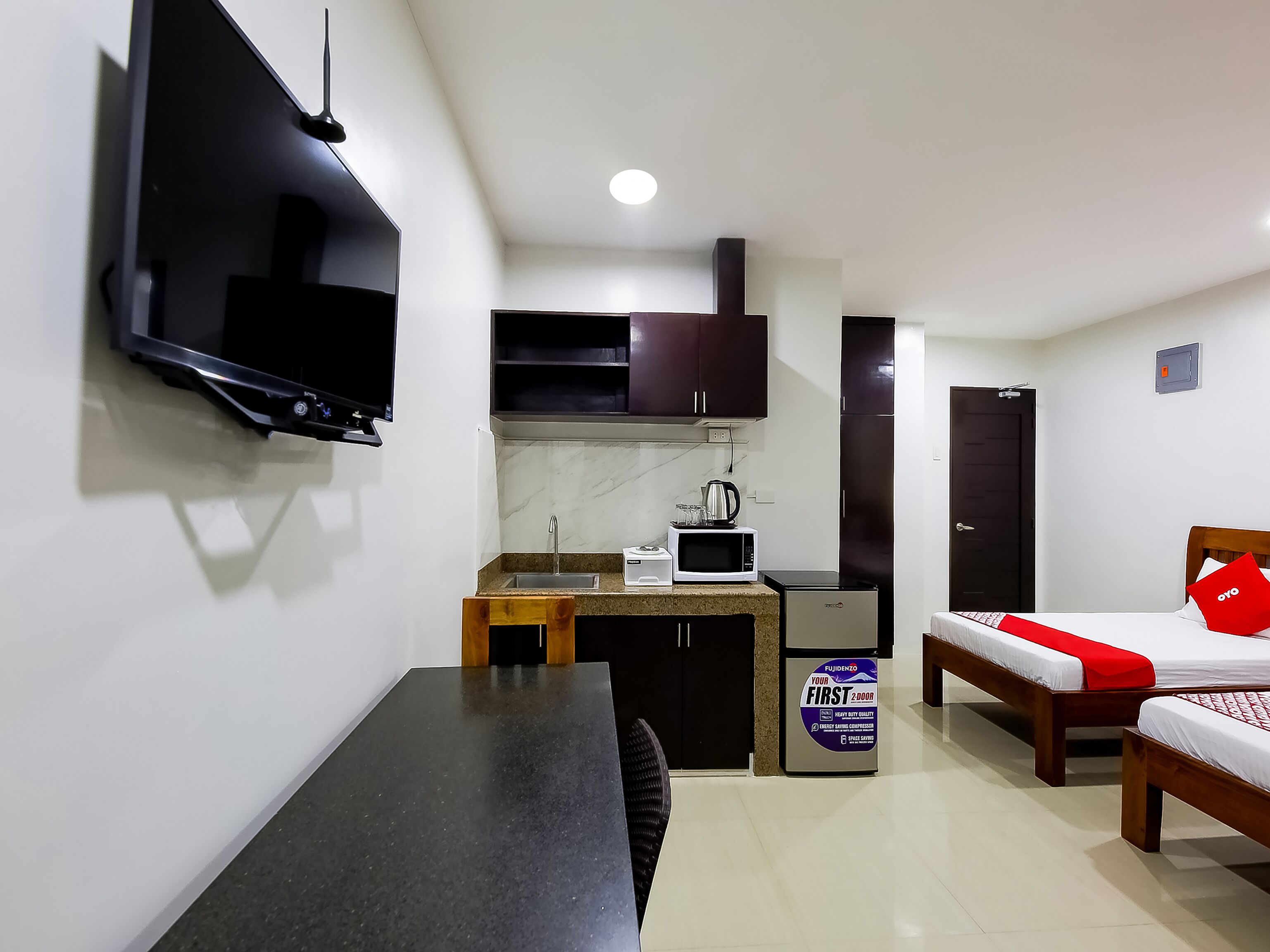 standard triple room | bed sheets