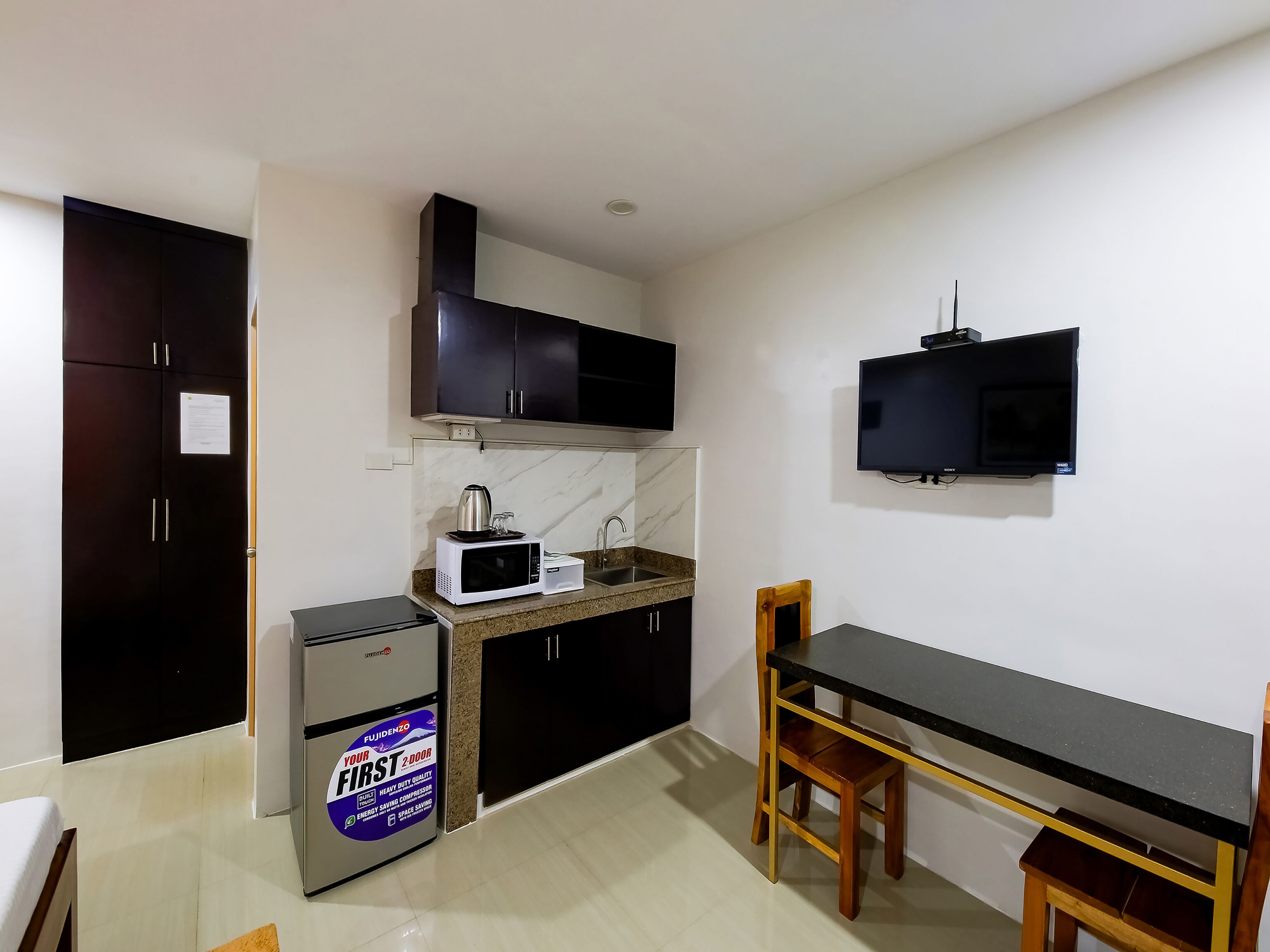 standard twin room | bed sheets