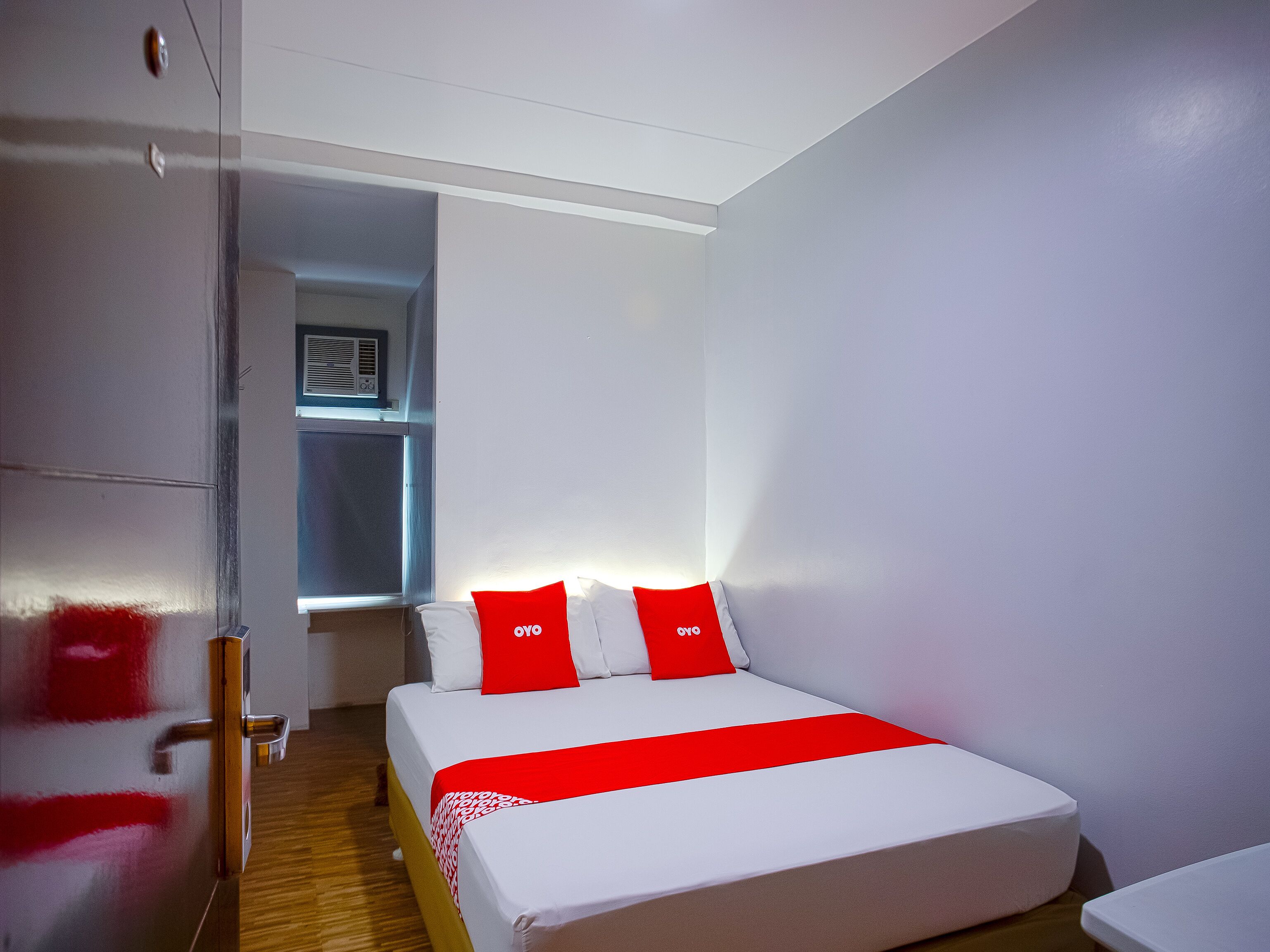 standard double room | bed sheets