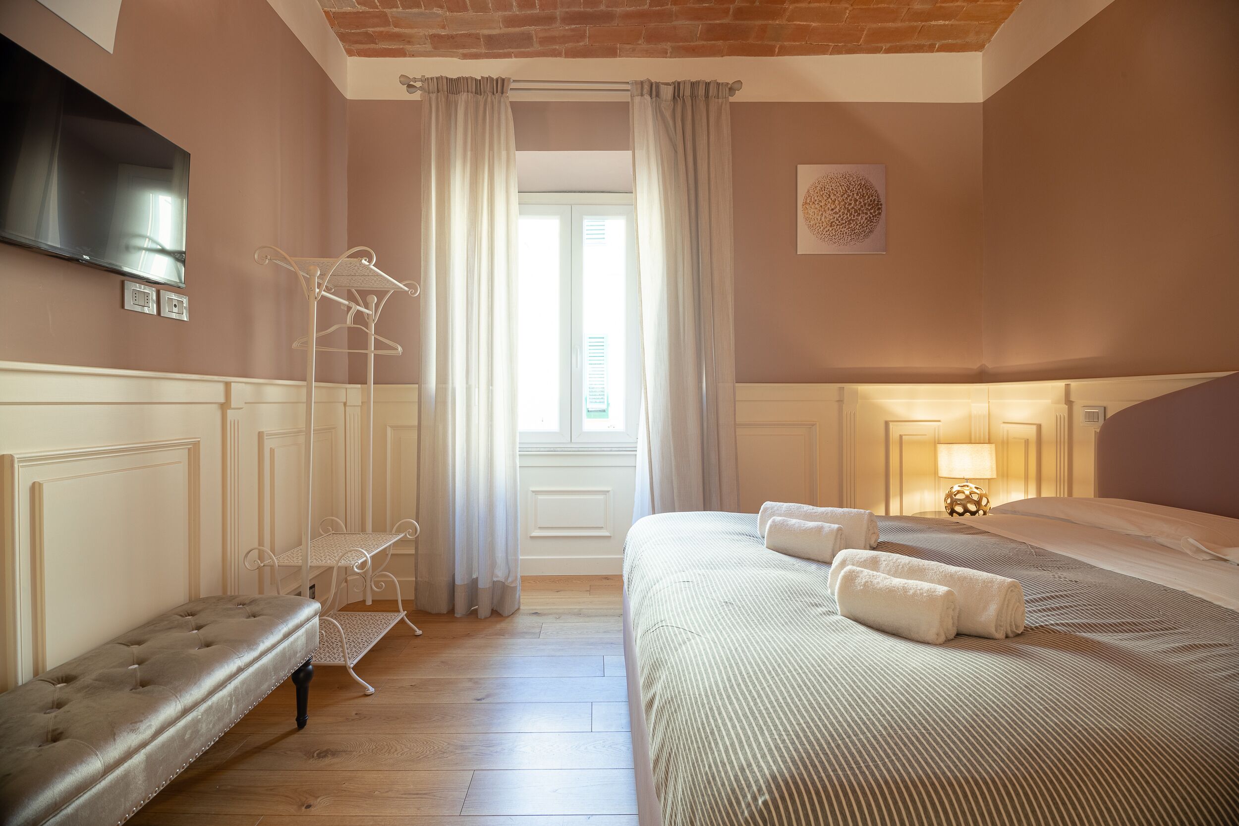 1 habitación, tabla de planchar con plancha, wifi gratis y ropa de cama 