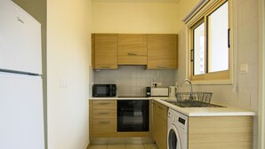 Private kitchen - Phaedrus Living Luxury CityView Iras 102 (Nicosia)