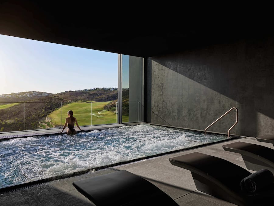 Indoor spa tub