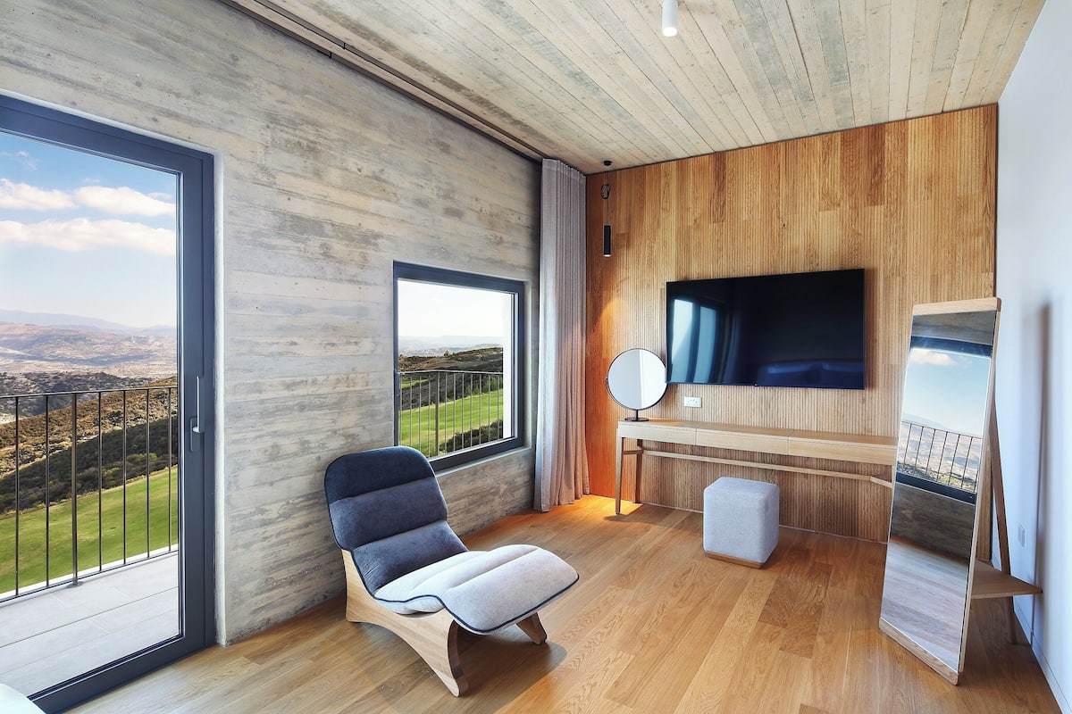 Ezousa Luxe Duplex Suite | Ropa de cama hipoalergénica y camas con efecto memoria