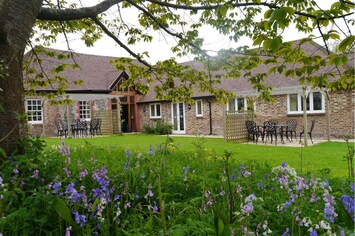 Moatside Cottages garden