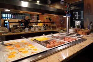 Free daily continental breakfast  - Hotel Arena Maribor (Maribor)