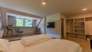 Arena Golden Fox | Minibar, in-room safe, desk, free WiFi