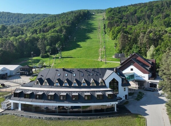 Front of property - Hotel Arena Maribor (Maribor)