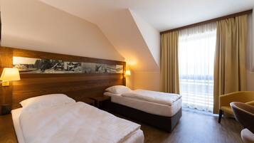 1 chambre, minibar, coffres-forts dans les chambres, bureau