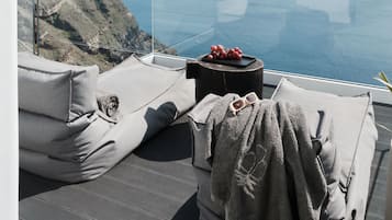 Deluxe Suite outdoor hot tub sea view | Minibar, coffres-forts dans les chambres, Wi-Fi gratuit, draps fournis