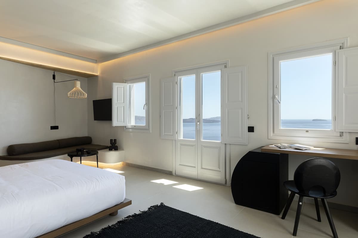 standard suite with sea view | 1 bedroom, minibar, in-room safe, free wifi