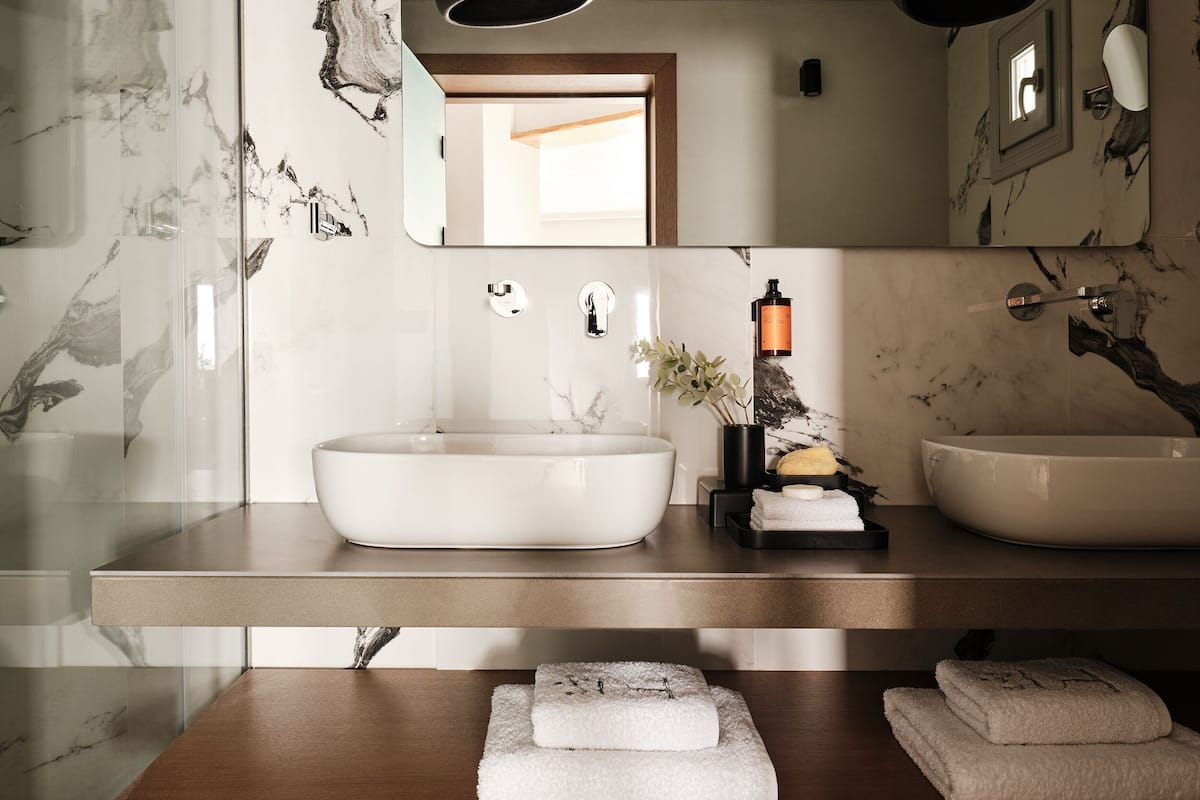 superior suite outdoor hot tub sea view | bathroom | shower, free toiletries, hair dryer, bathrobes