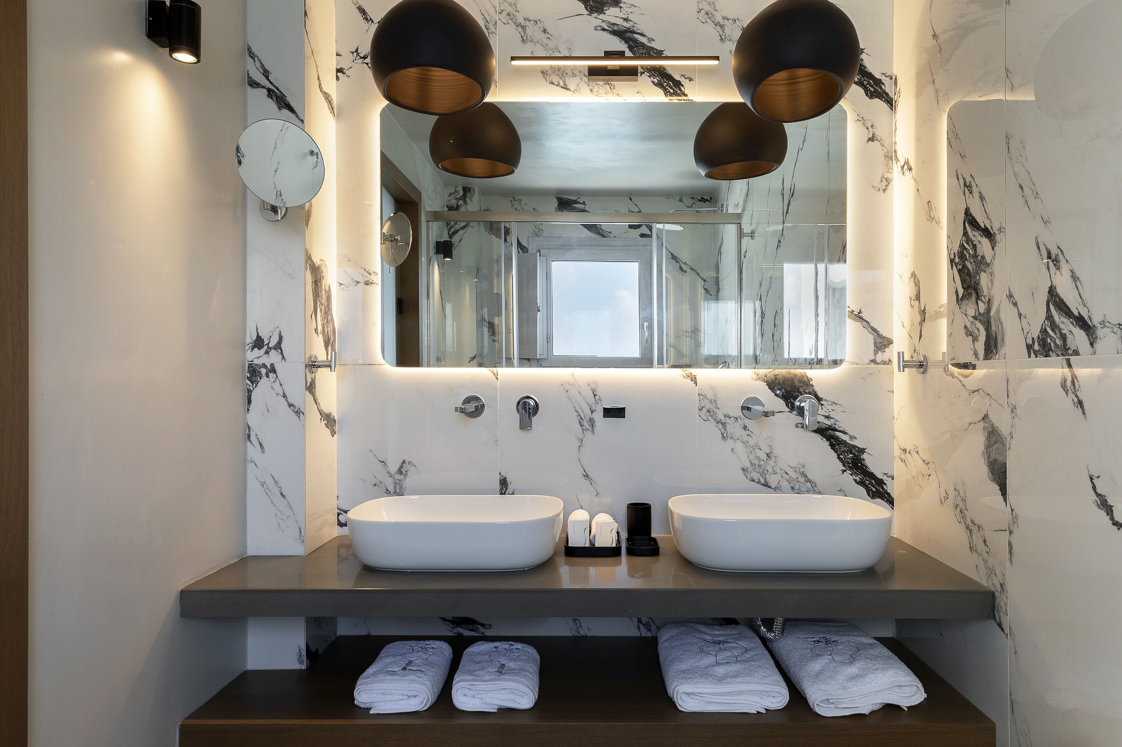 deluxe suite outdoor hot tub sea view | bathroom | shower, free toiletries, hair dryer, bathrobes