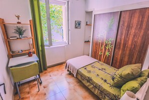 Decoración personalizada, muebles diferentes y escritorio