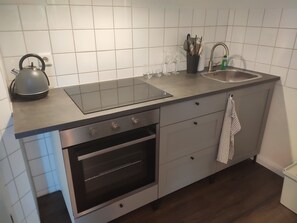 Fridge, oven, stovetop