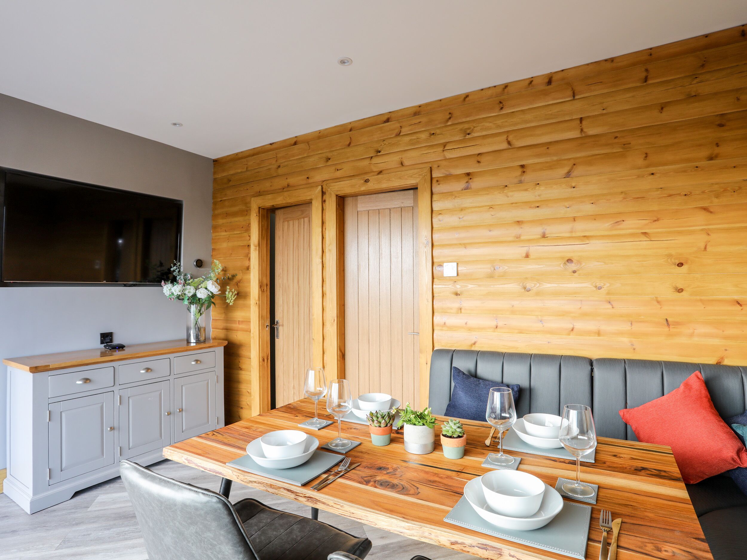 Refrigerador, lavavajillas, tetera/pava eléctrica, tostadora