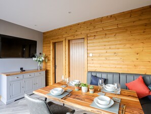 Cottage | Private kitchen | Fridge, dishwasher, electric kettle, toaster - Hilltop Lodge (Corwen)