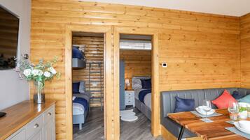 Cottage | 2 bedrooms, individually decorated, individually furnished, free WiFi