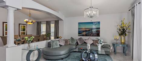 Smart-TV, Kamin, Videospiele, DVD-Player