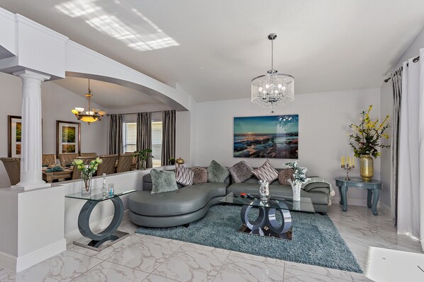 Smart TV, chimenea, videojuegos, reproductor de DVD