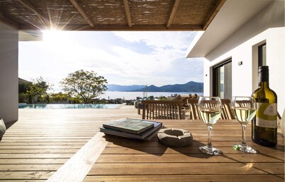 Villa Oneiro. 3 bed Private Pool Sea View