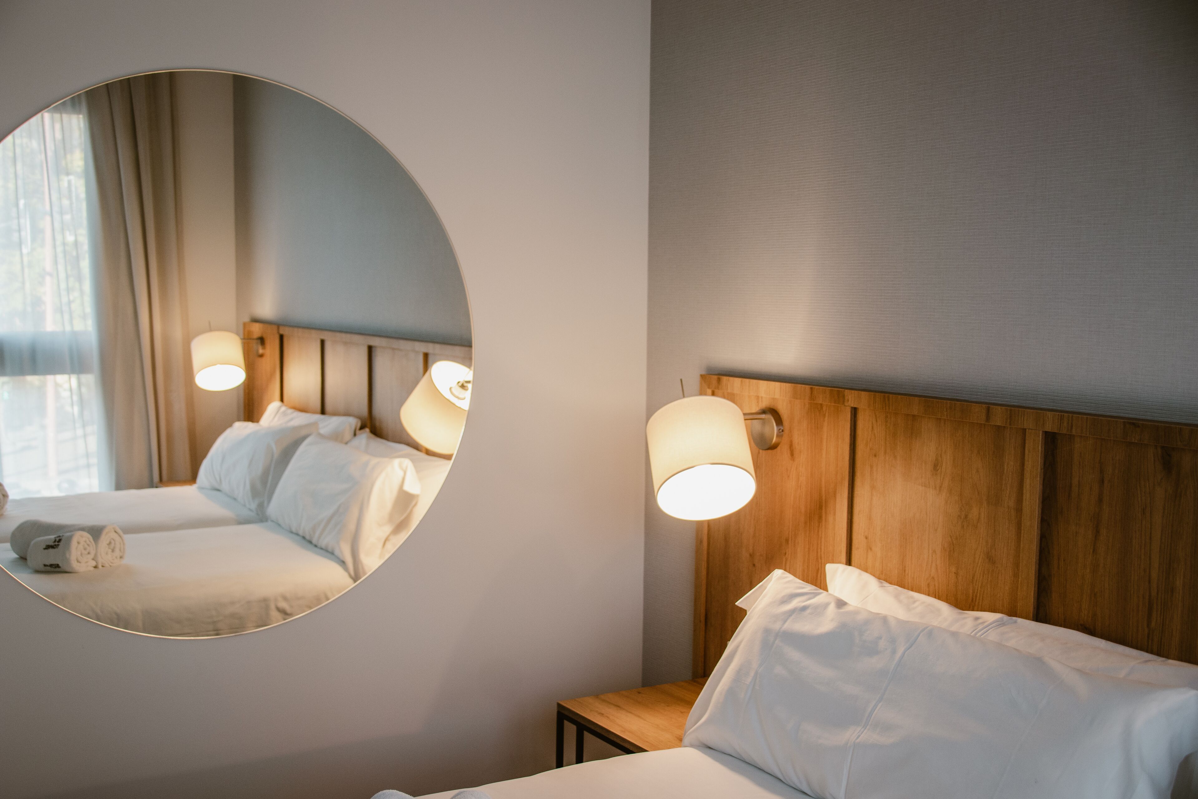 standard double room | 1 bedroom, minibar, in-room safe, desk