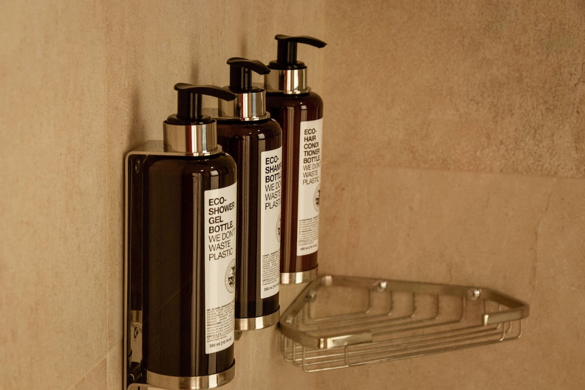 shower, hydromassage showerhead, hair dryer, towels