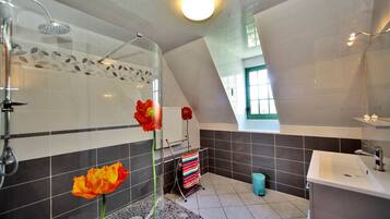 Douche, sĂšche-cheveux